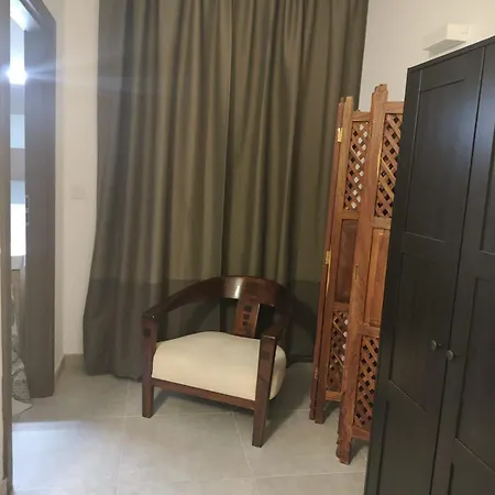 Kwatera prywatna Double Bed With Ensuite And Shared Facilities Birkirkara