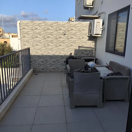 Double Bed With Ensuite And Shared Facilities Birkirkara