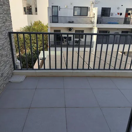 Double Bed With Ensuite And Shared Facilities