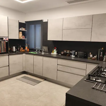 Kwatera prywatna Double Bed With Ensuite And Shared Facilities *