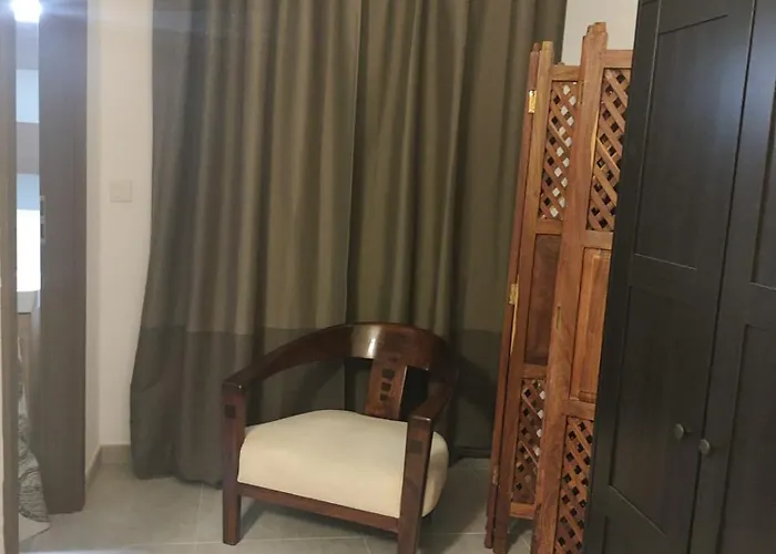 Homestay Double Bed With Ensuite And Shared Facilities Birkirkara