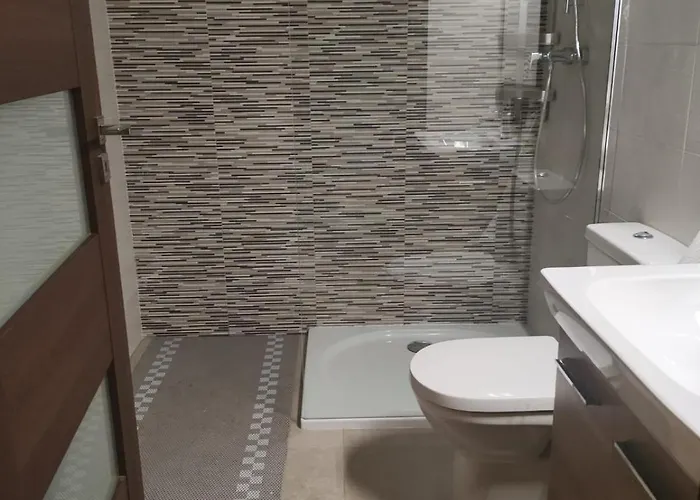 Double Bed With Ensuite And Shared Facilities