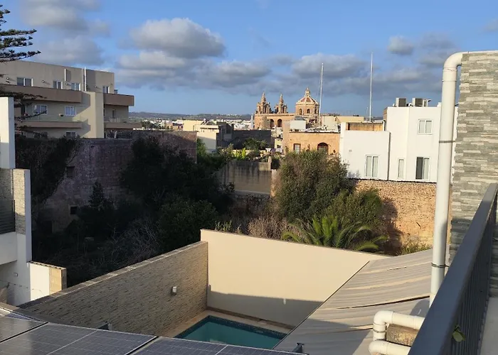 Double Bed With Ensuite And Shared Facilities Homestay *