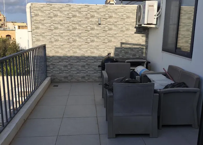 Double Bed With Ensuite And Shared Facilities Birkirkara