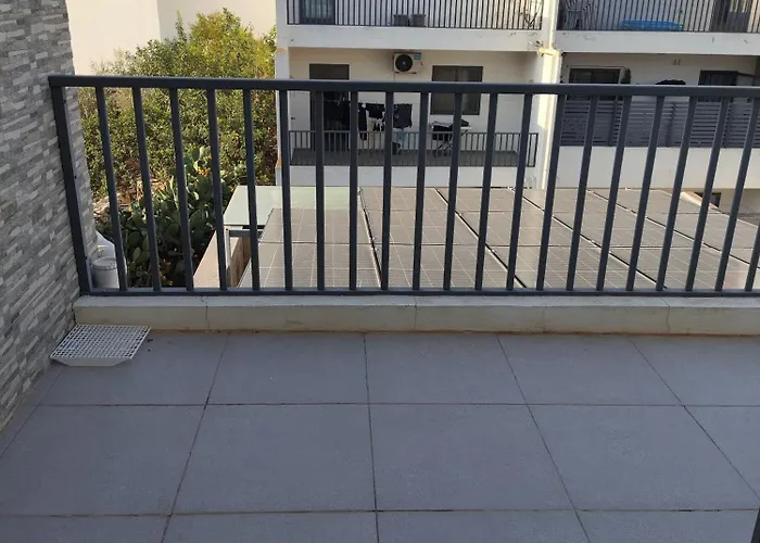 Double Bed With Ensuite And Shared Facilities