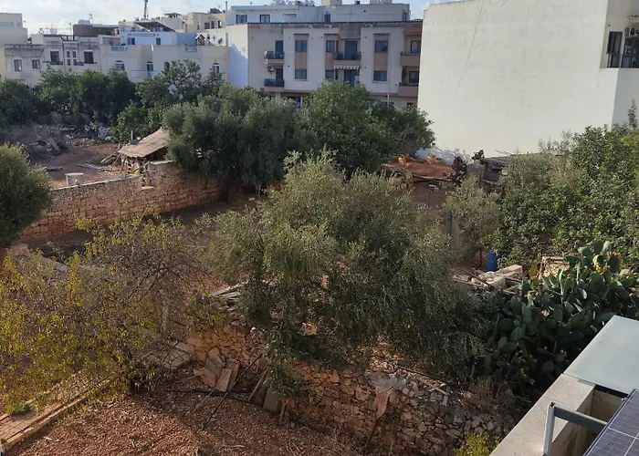 Double Bed With Ensuite And Shared Facilities *